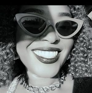 Meet your Posher, Dehlia